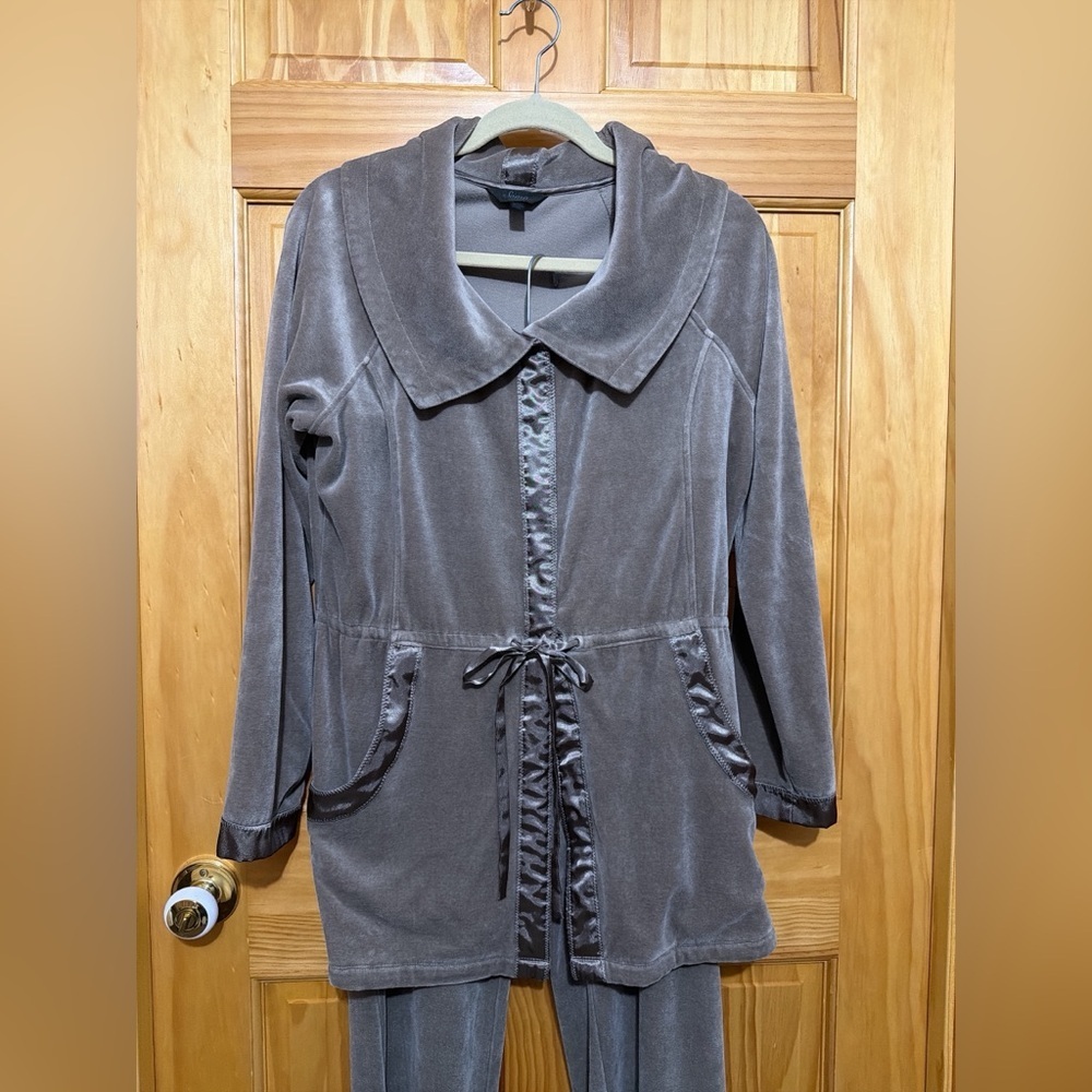Soma Gray/Taupe Velour Drawstring Jacket & Jogger Set. Satin Trim. Size Large.